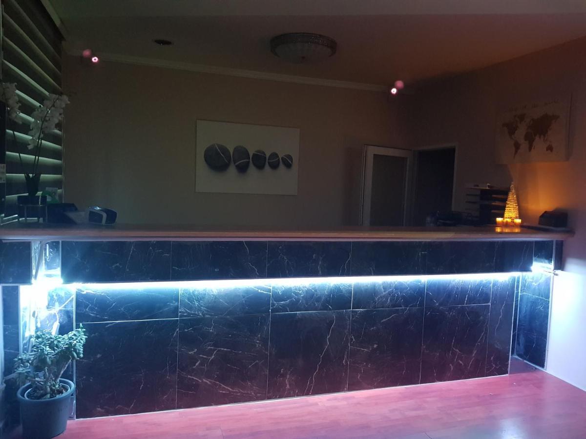 Hotel Bentley Schaerbeek Dış mekan fotoğraf
